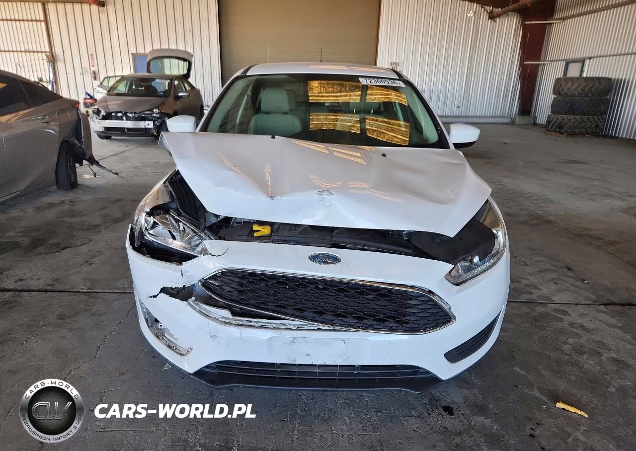 2018 Ford Focus Se VIN:1FADP3K27JL282902 - 5