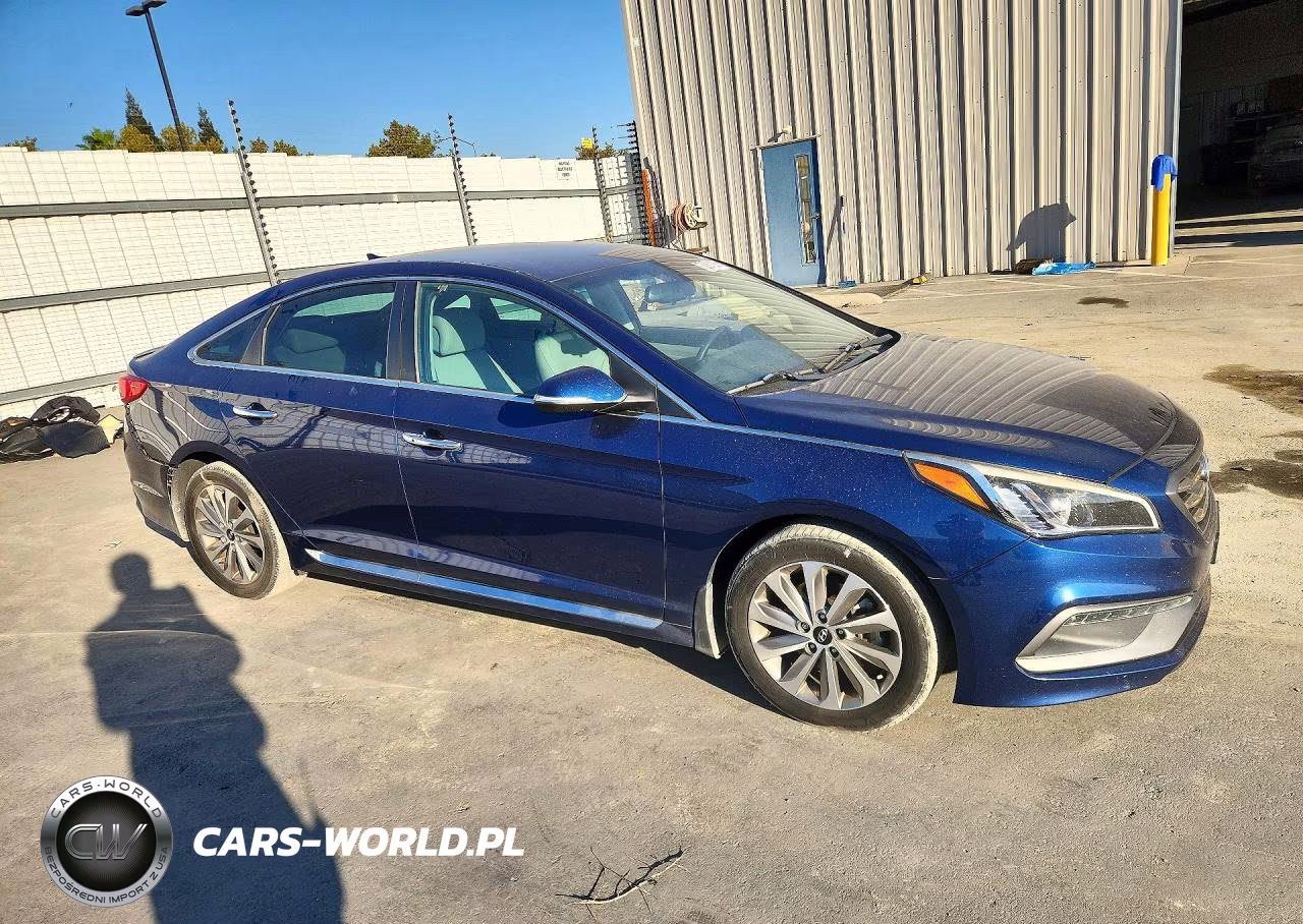 2015 Hyundai Sonata Sport VIN:5NPE34AF5FH220897 - 4