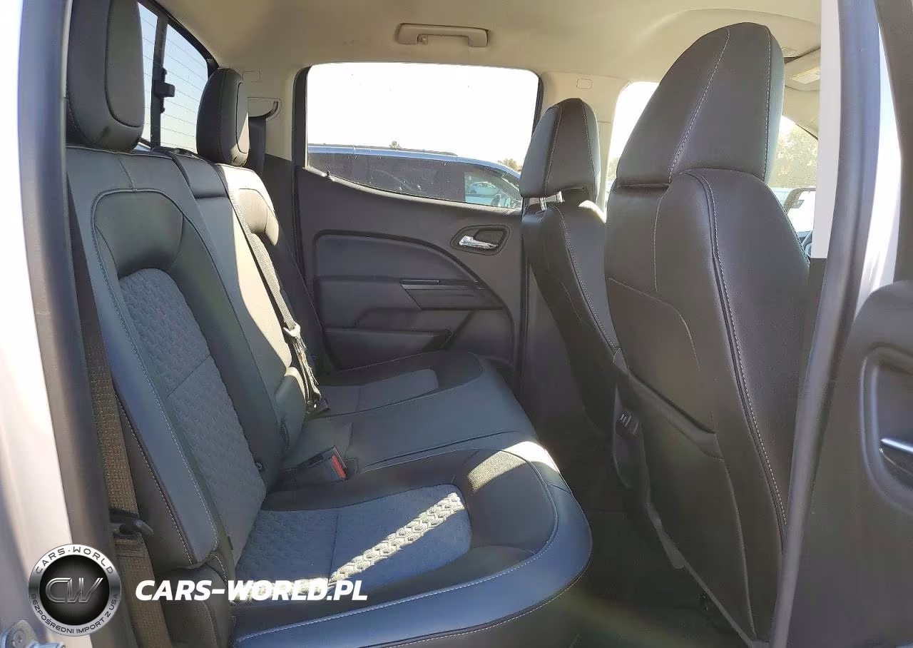 2018 Chevrolet Colorado Z71 VIN:1GCPTDE14J1309626 - 10