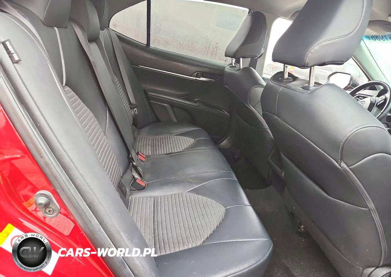 2018 Toyota Camry Se VIN:4T1B11HK0JU667237 - 10