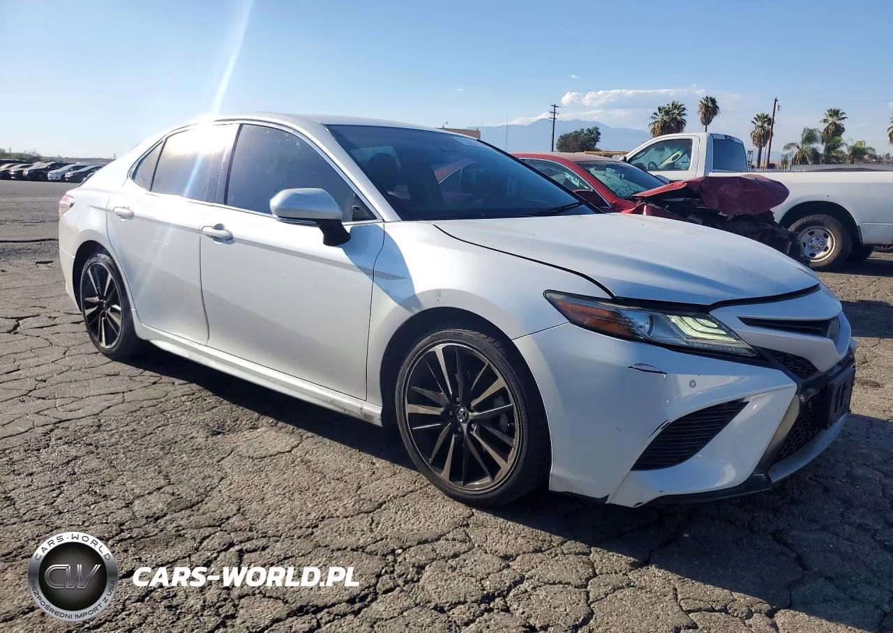 2018 Toyota Camry Xse VIN:4T1B61HK4JU030238 - 4