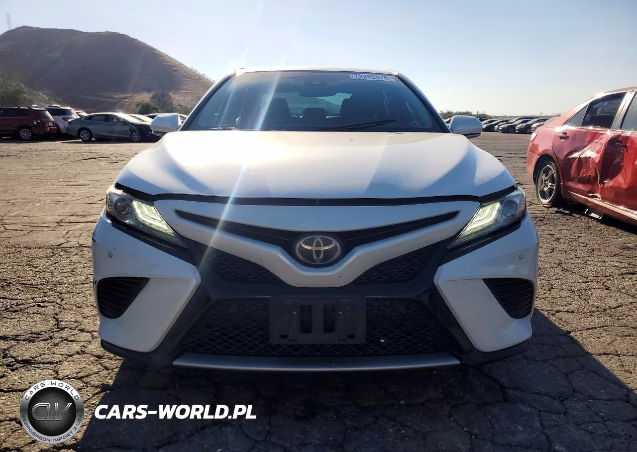 2018 Toyota Camry Xse VIN:4T1B61HK4JU030238 - 5