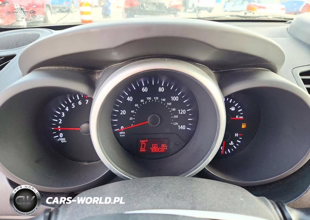 2013 Kia Soul + VIN:KNDJT2A62D7598437 - 9