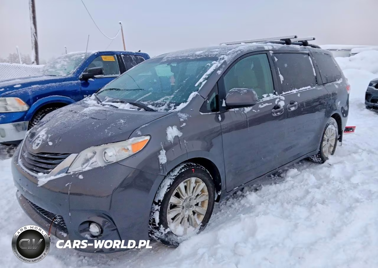 2011 Toyota Sienna Le – zdjęcie 1 z 13