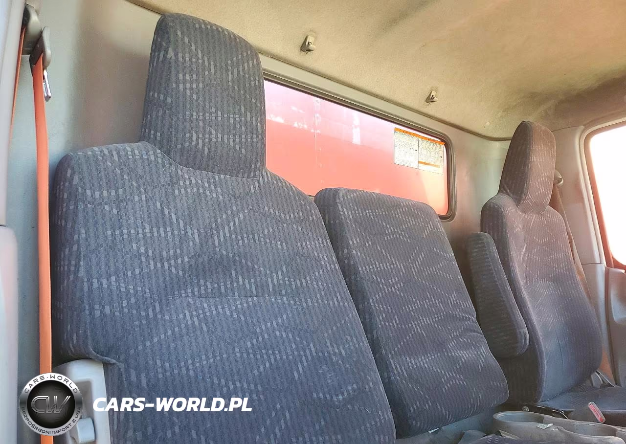 2018 Hino 195 Box Truck VIN:JHHSDM2H1JK006335 - 11