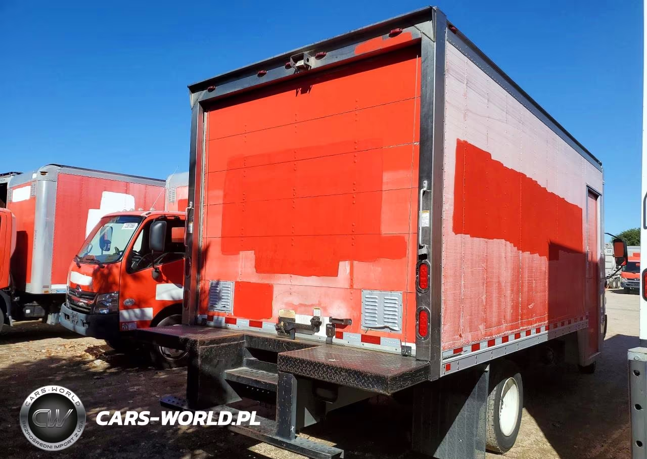 2018 Hino 195 Box Truck VIN:JHHSDM2H1JK006335 - 3