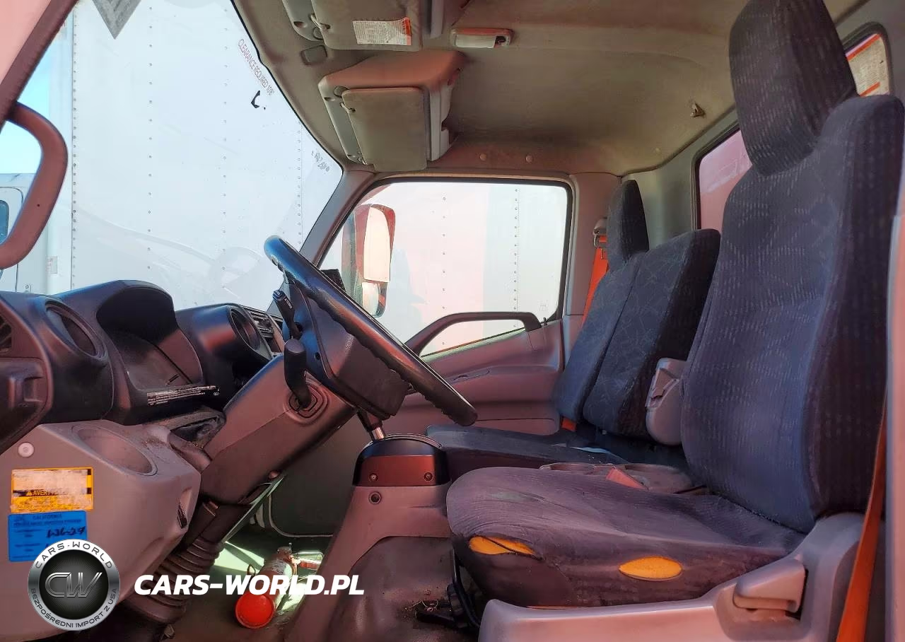2018 Hino 195 Box Truck VIN:JHHSDM2H1JK006335 - 7
