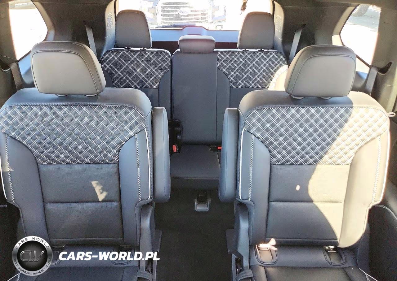 2025 GMC Acadia Denali VIN:1GKENRRS3SJ257008 - 10
