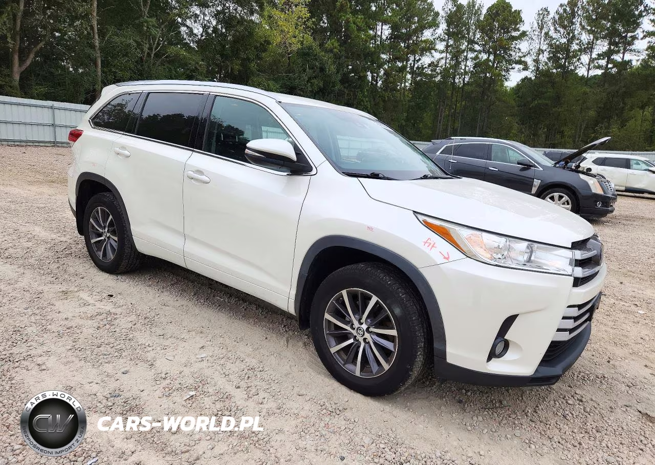 2018 Toyota Highlander Xle VIN:5TDJZRFH7JS535501 - 4