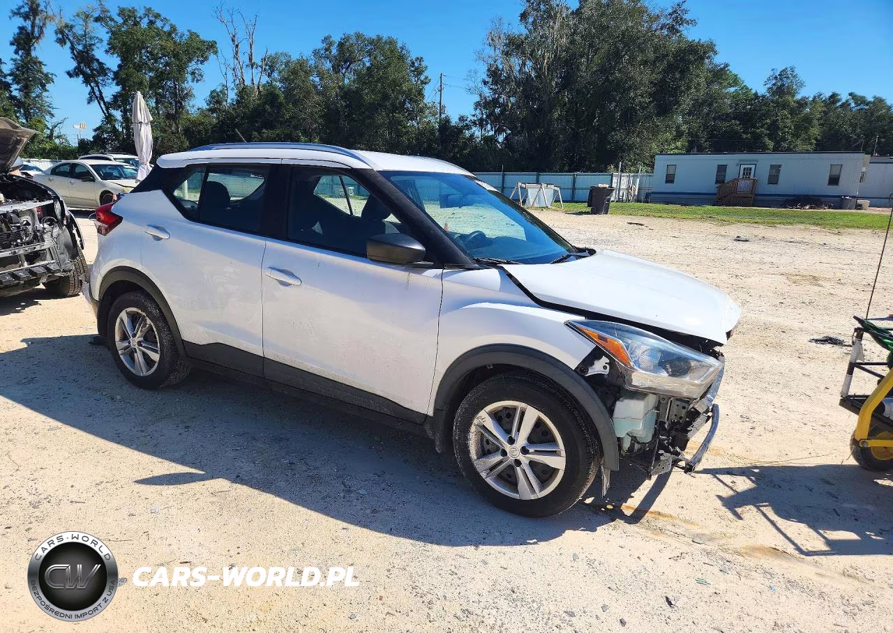 2019 Nissan Kicks S VIN:3N1CP5CU4KL518965 - 4