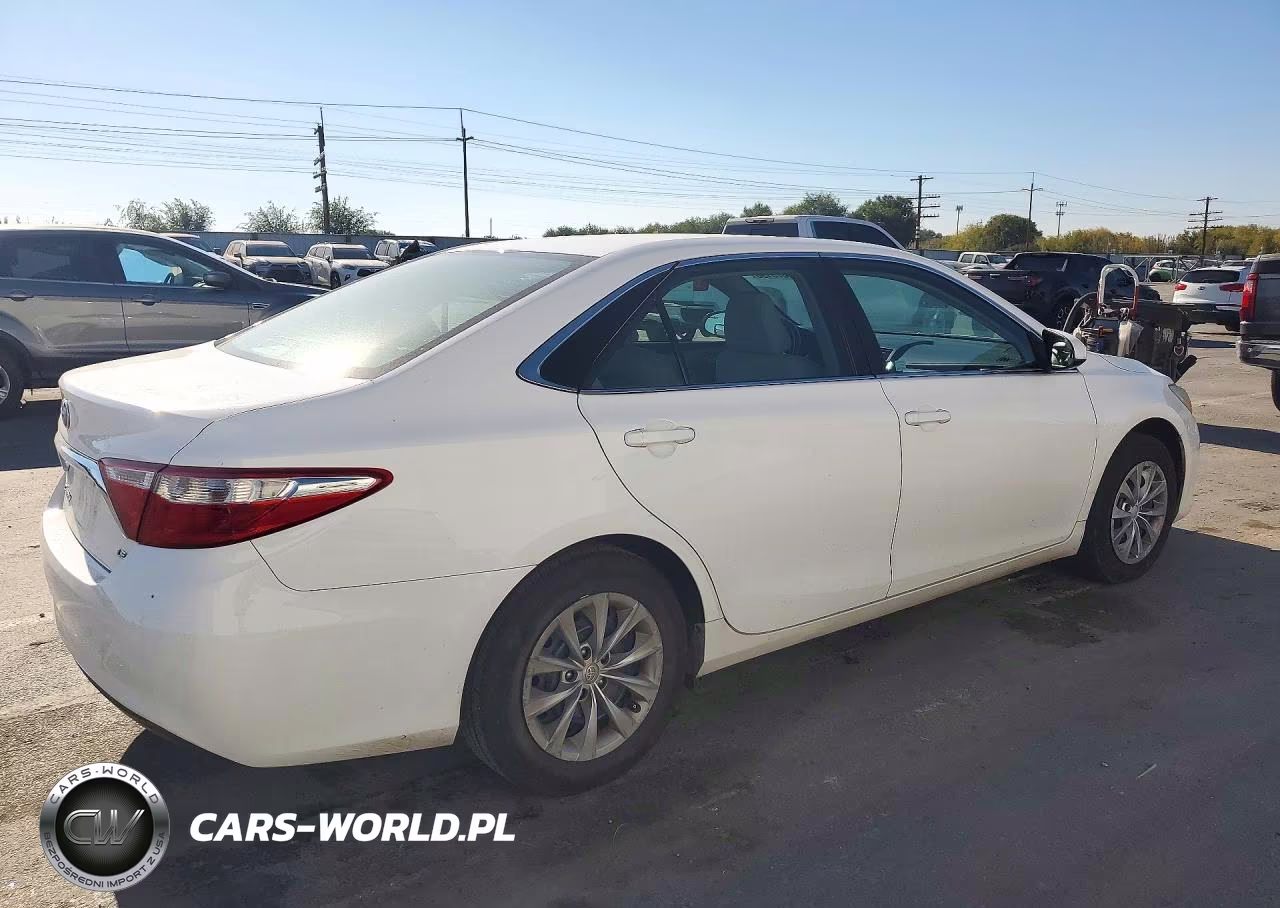 2017 Toyota Camry Le VIN:4T1BF1FKXHU319878 - 3