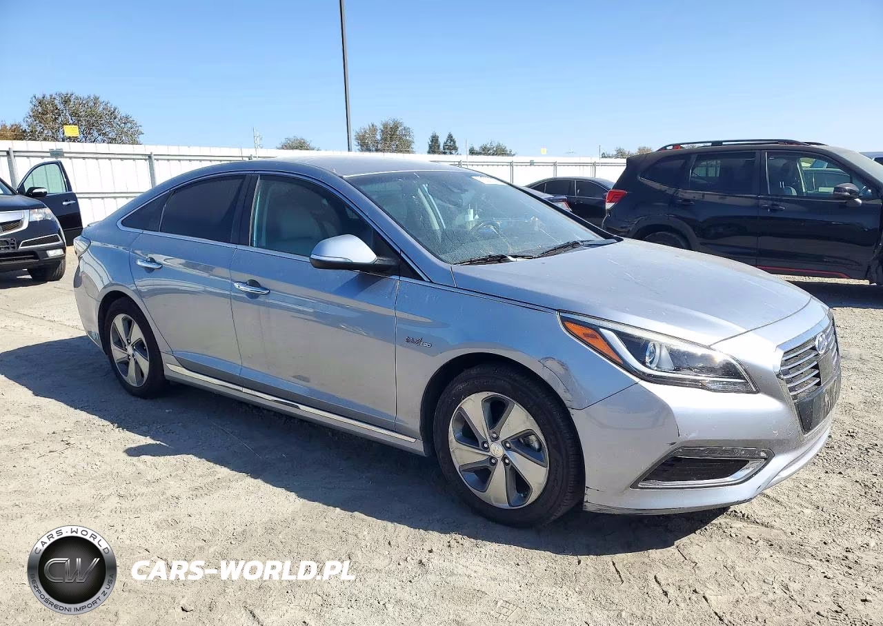 2017 Hyundai Sonata Plug-In Hybrid Limited VIN:KMHE54L22HA049195 - 4