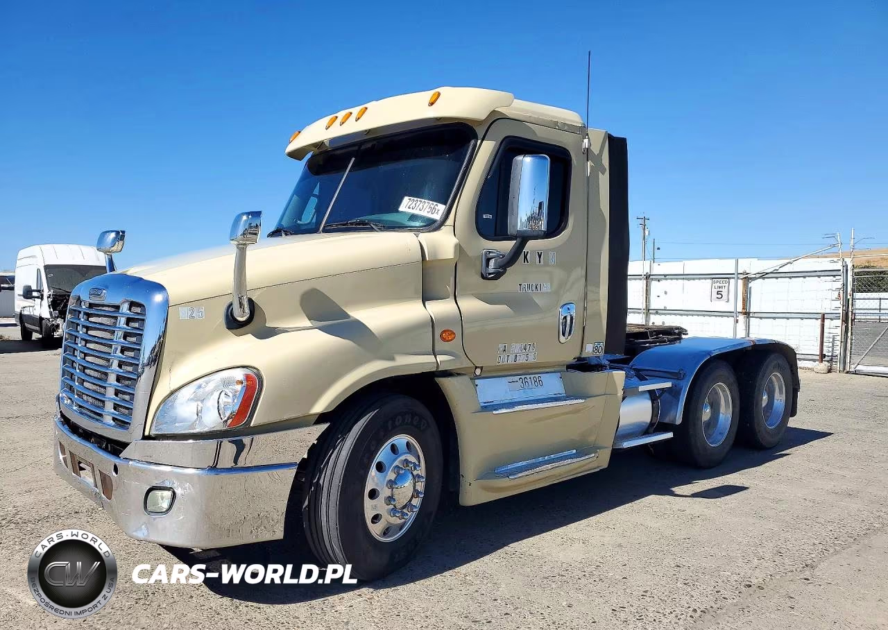 2015 Freightliner Cascadia Semi Truck VIN:1FUJGEBG2FLGN1852 - 1