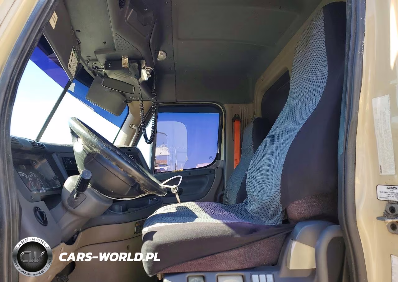 2015 Freightliner Cascadia Semi Truck VIN:1FUJGEBG2FLGN1852 - 7