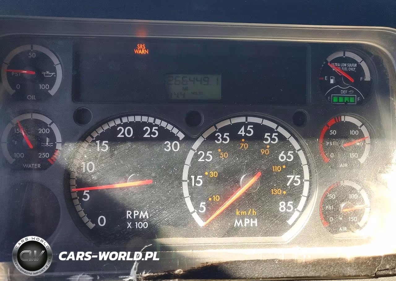 2015 Freightliner Cascadia Semi Truck VIN:1FUJGEBG2FLGN1852 - 9