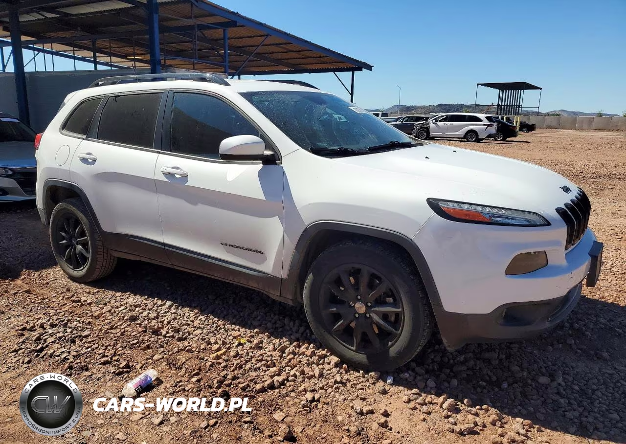 2014 Jeep Cherokee VIN:1C4PJLCS4EW300848 - 4