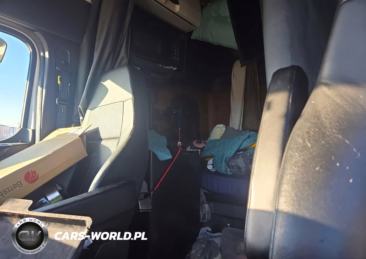 2018 Freightliner Cascadia 126 VIN:3AKJHHDR5JSJT6240 - 10