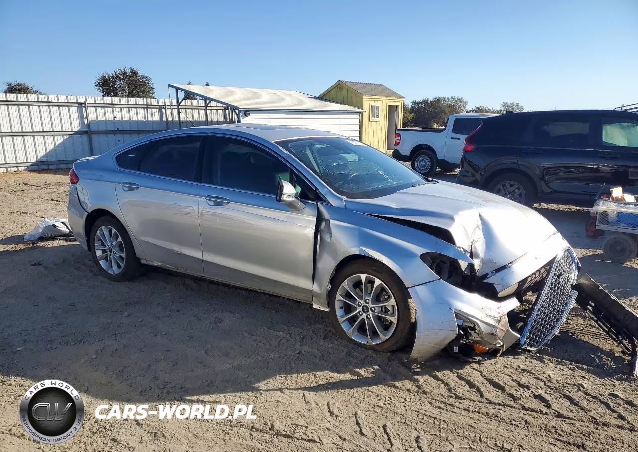 2019 Ford Fusion Titanium VIN:3FA6P0SU8KR104055 - 4