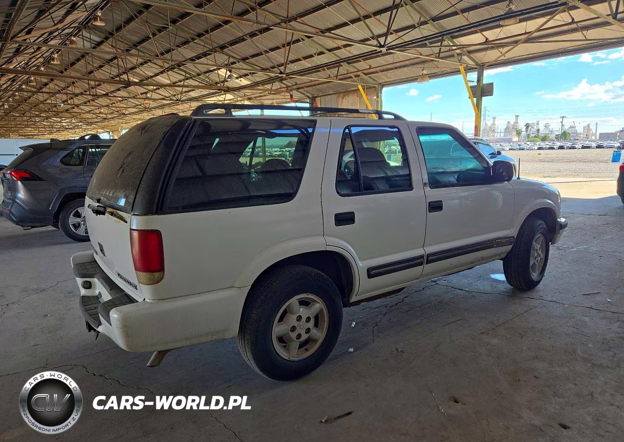 2001 Chevrolet Blazer VIN:1GNDT13W612228421 - 3