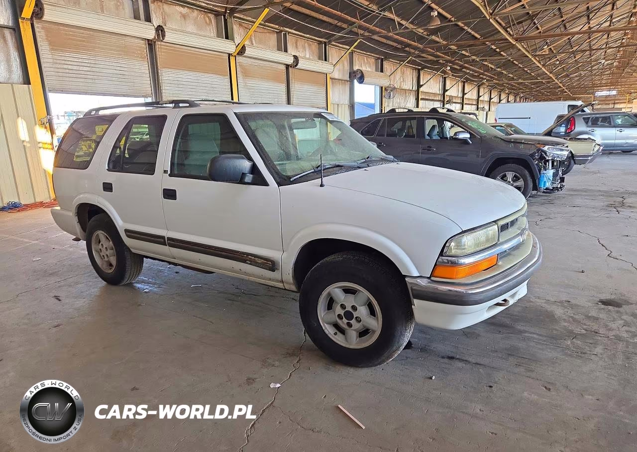 2001 Chevrolet Blazer VIN:1GNDT13W612228421 - 4