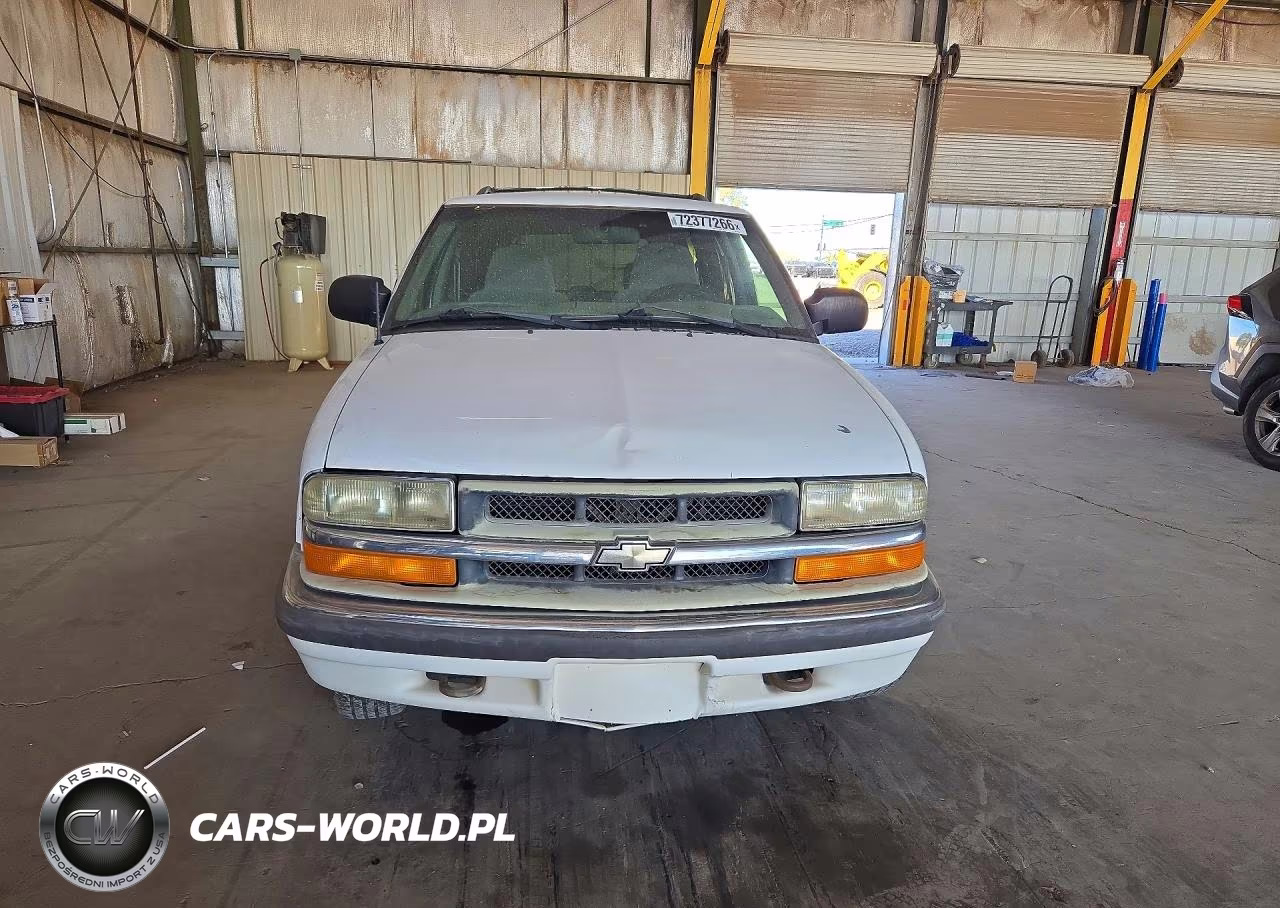 2001 Chevrolet Blazer VIN:1GNDT13W612228421 - 5
