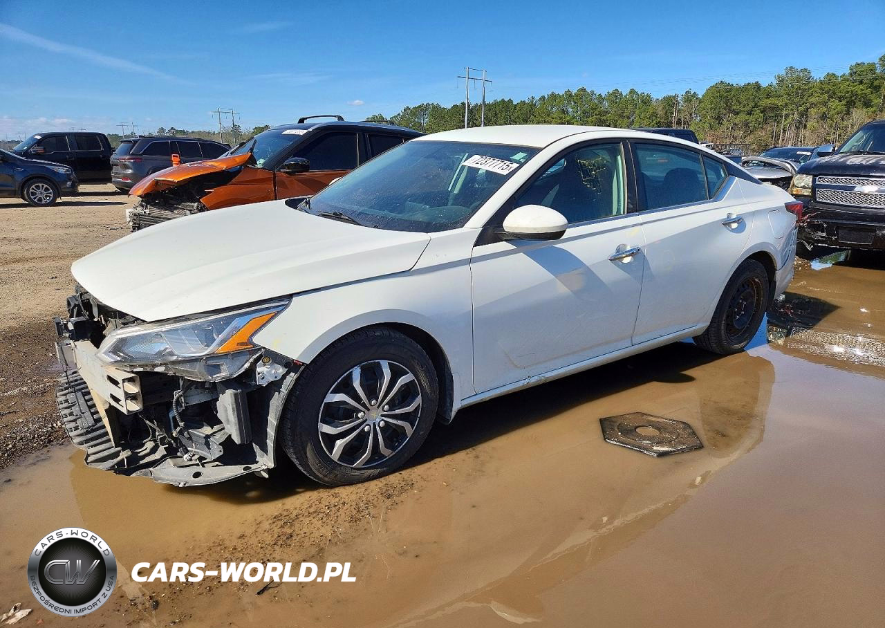 2019 Niss Altima S