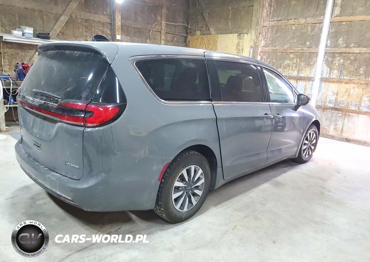 2023 Chrysler Pacifica Hybrid Touring L VIN:2C4RC1L79PR618057 - 3