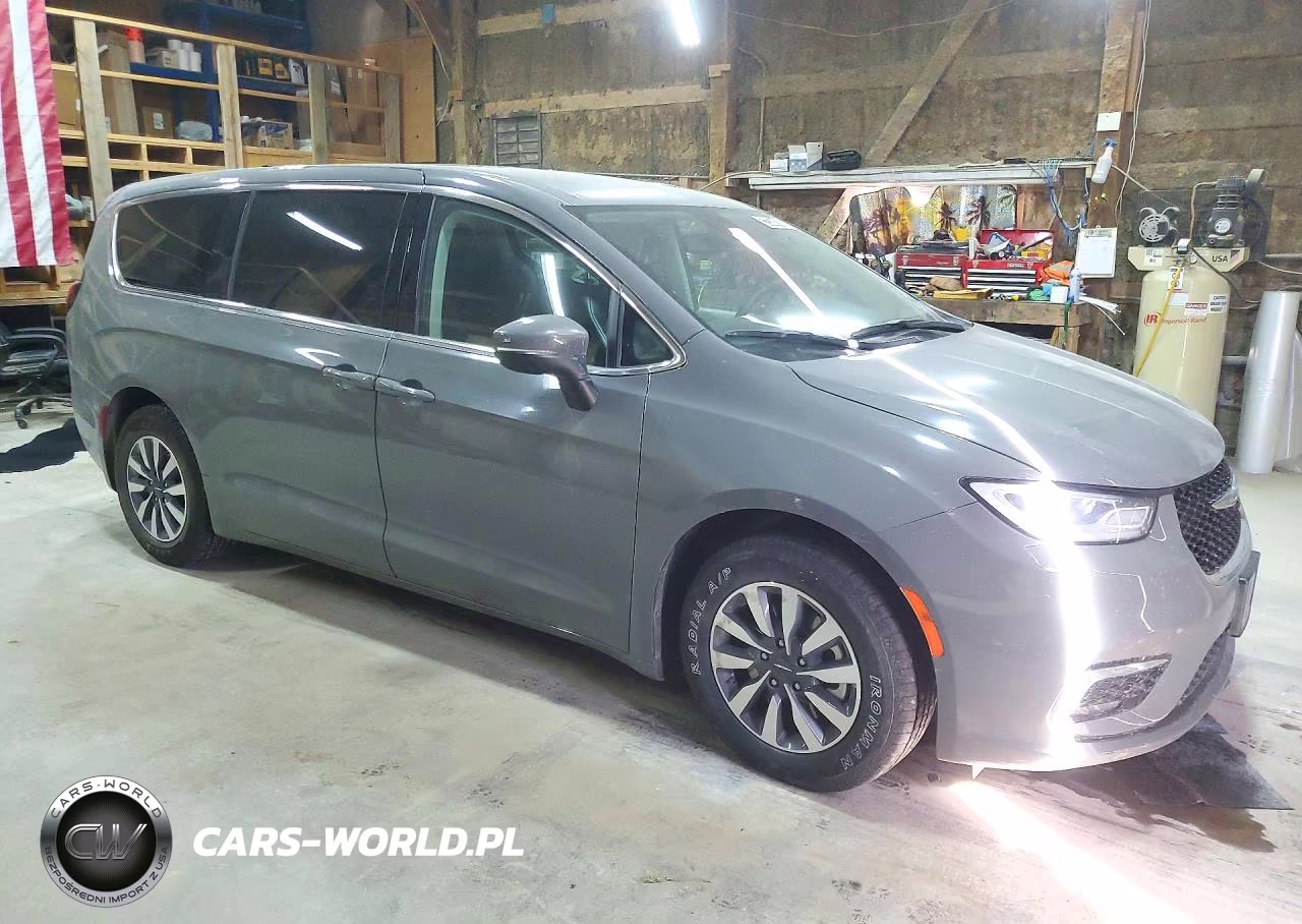 2023 Chrysler Pacifica Hybrid Touring L VIN:2C4RC1L79PR618057 - 4