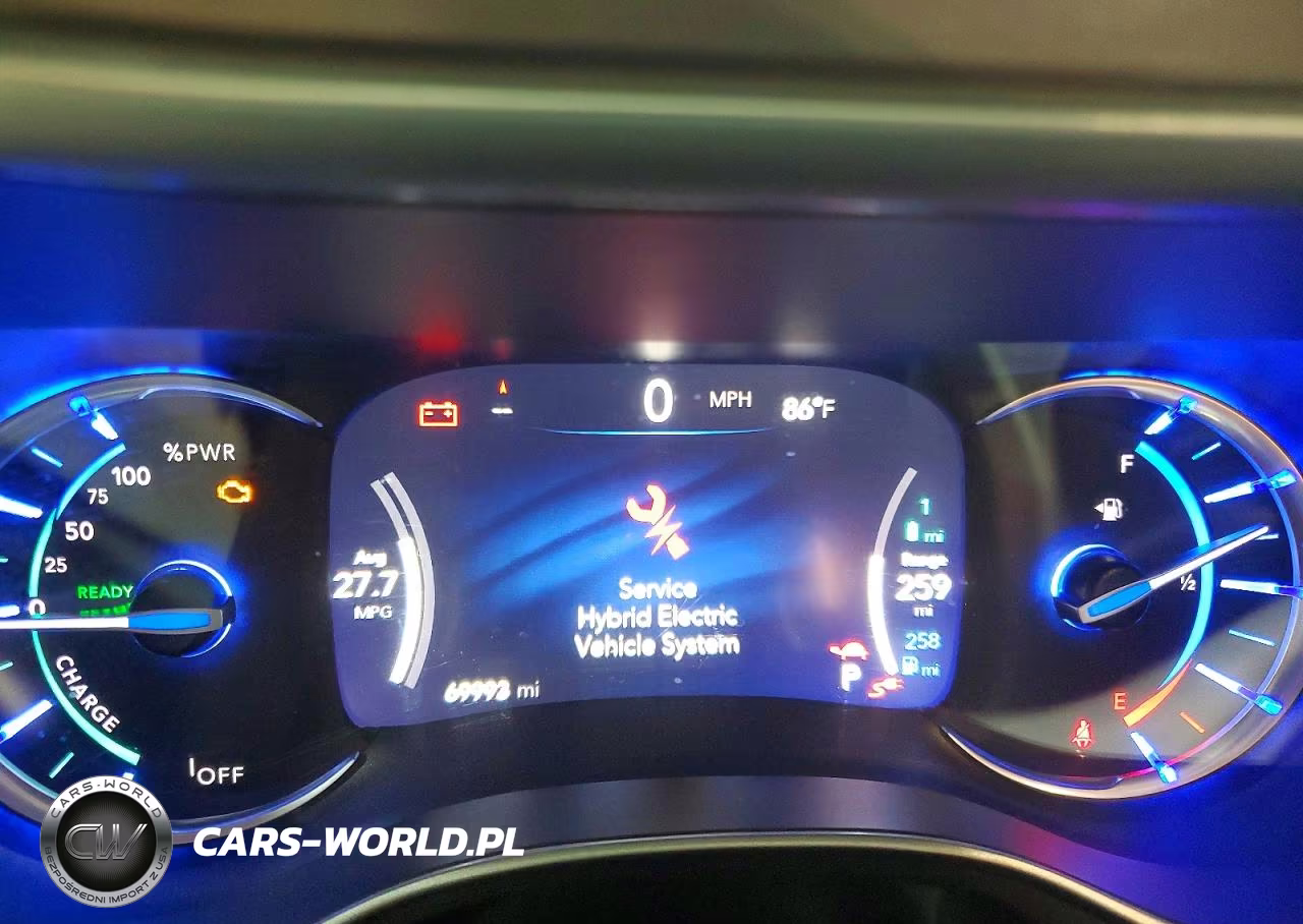 2023 Chrysler Pacifica Hybrid Touring L VIN:2C4RC1L79PR618057 - 9