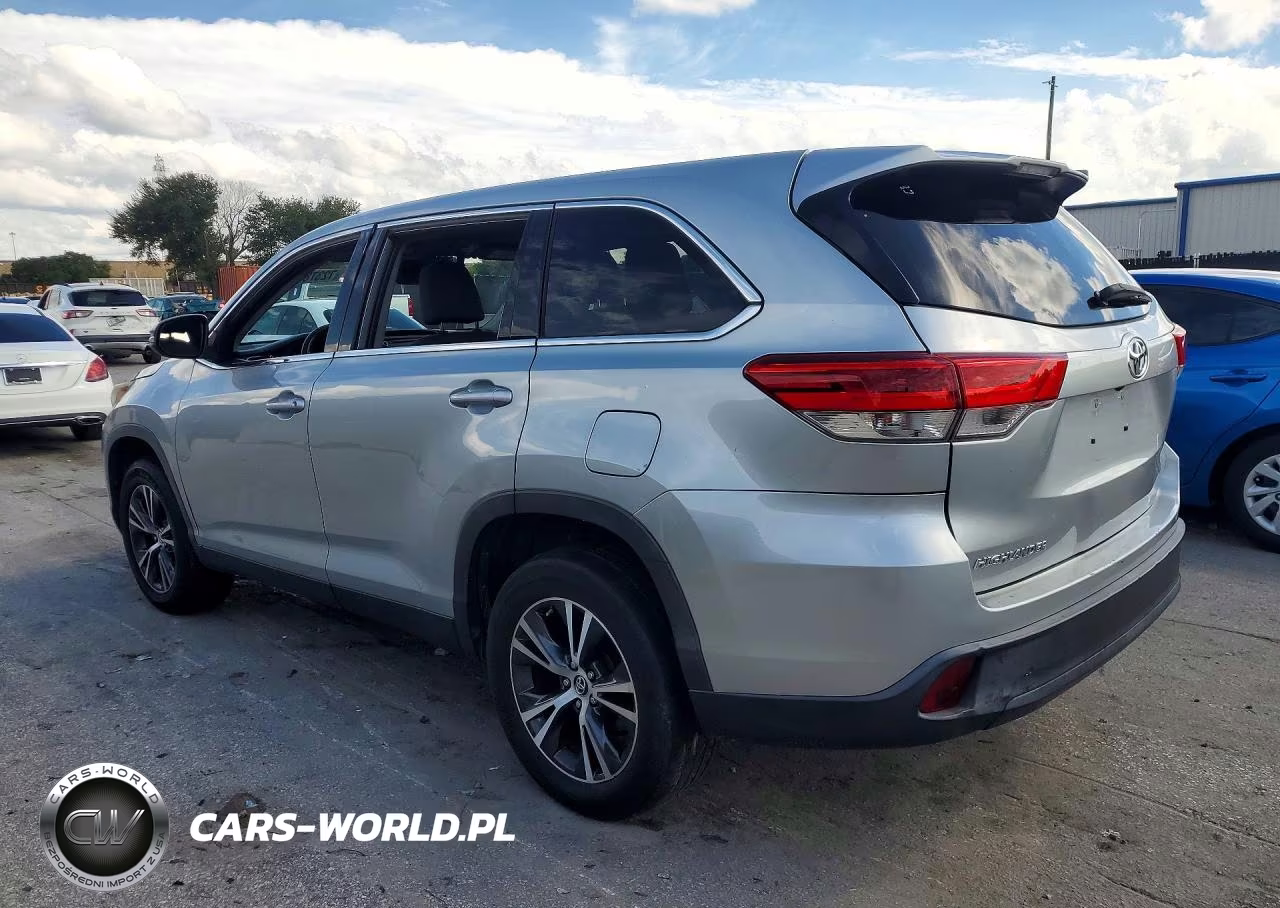 2019 Toyota Highlander Le VIN:5TDZARFH7KS055020 - 2