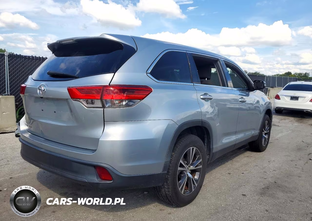 2019 Toyota Highlander Le VIN:5TDZARFH7KS055020 - 3