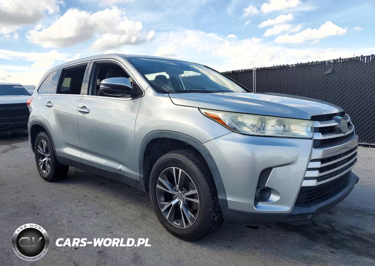 2019 Toyota Highlander Le VIN:5TDZARFH7KS055020 - 4
