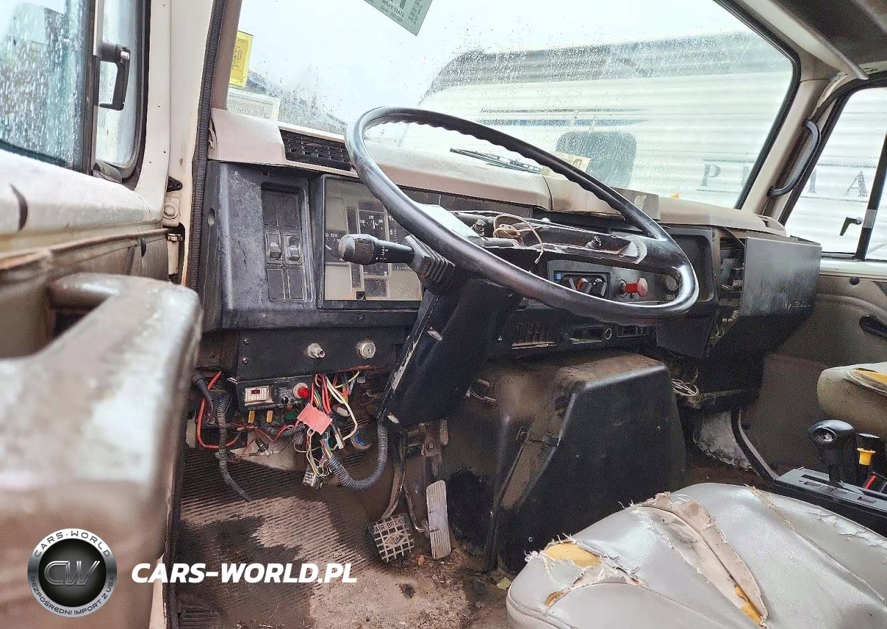 1999 International 2674 Dump Truck VIN:1HTGLAHT4XH645078 - 8