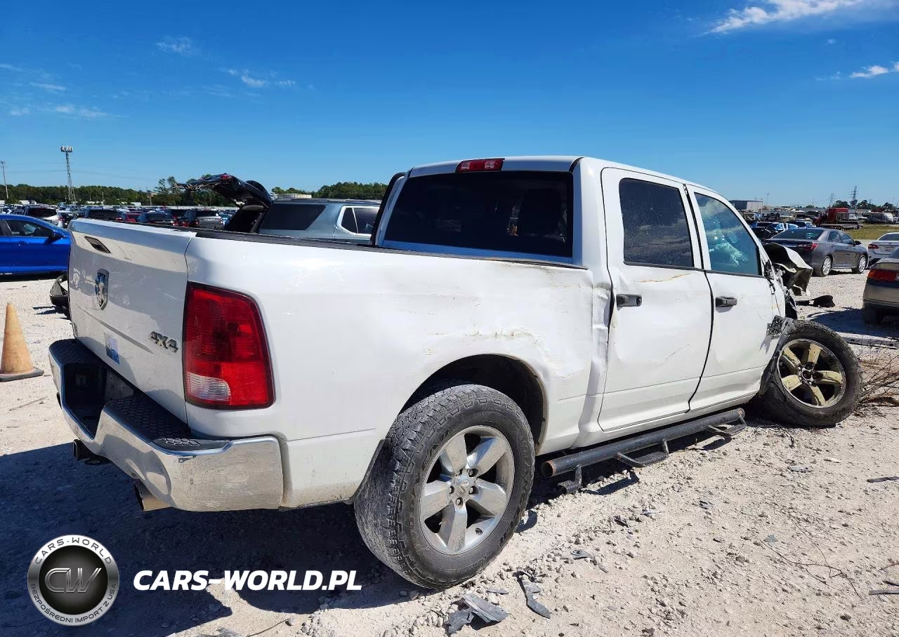 2019 Ram 1500 Classic Tradesman VIN:3C6RR7KT9KG712414 - 3