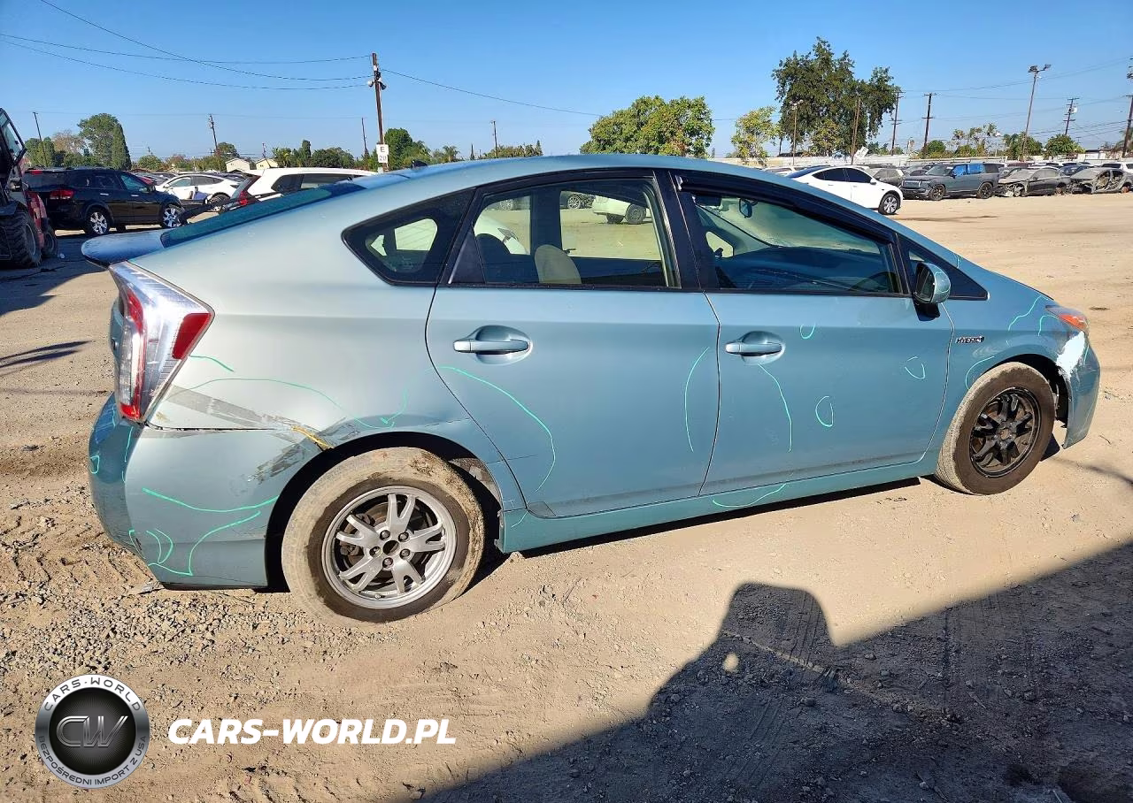 2015 Toyota Prius Two VIN:JTDKN3DUXF1897789 - 3