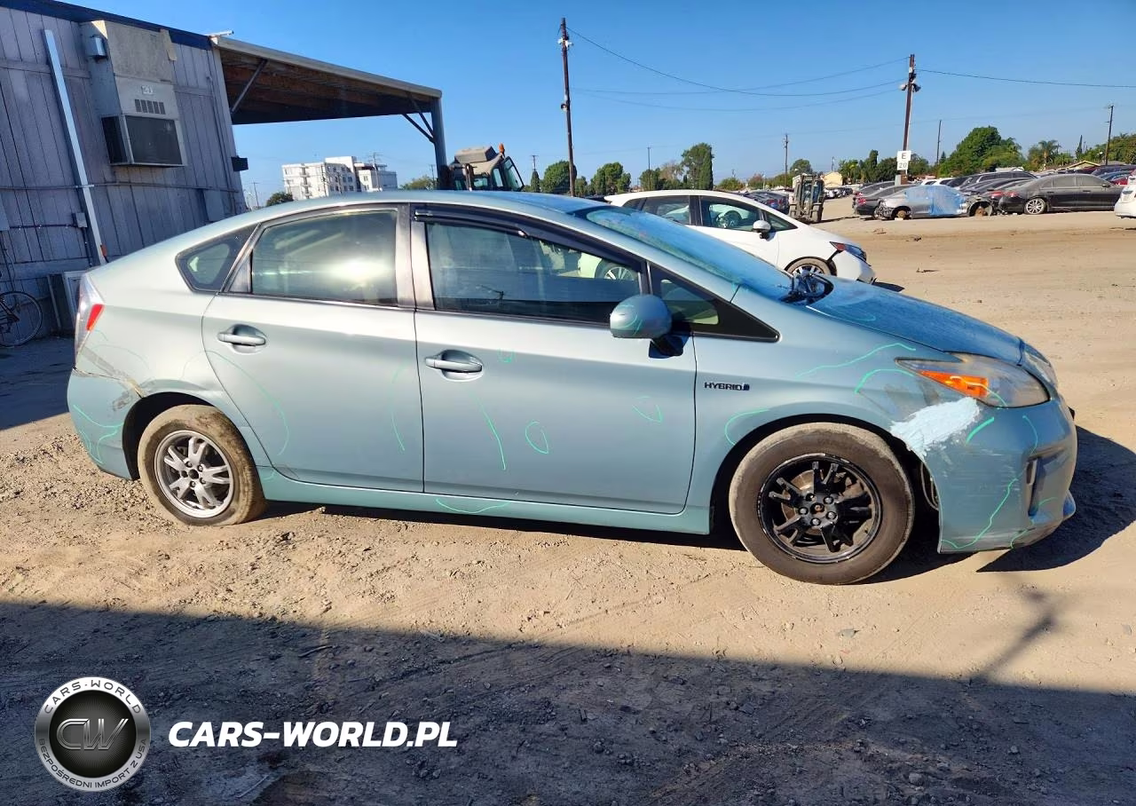 2015 Toyota Prius Two VIN:JTDKN3DUXF1897789 - 4