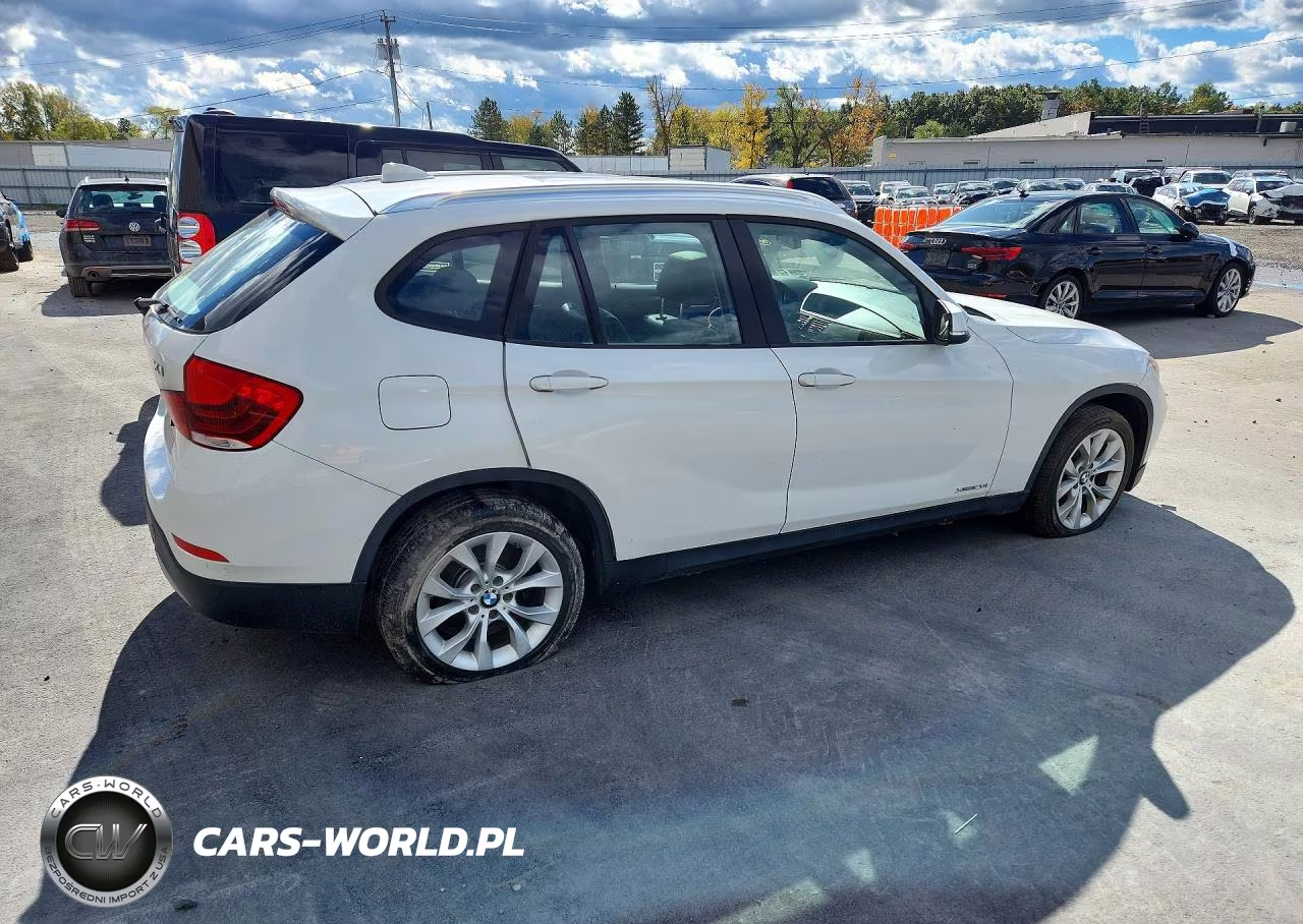 2014 BMW X1 xDrive28I VIN:WBAVL1C58EVY13524 - 3