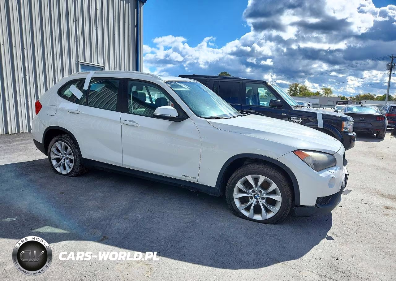2014 BMW X1 xDrive28I VIN:WBAVL1C58EVY13524 - 4