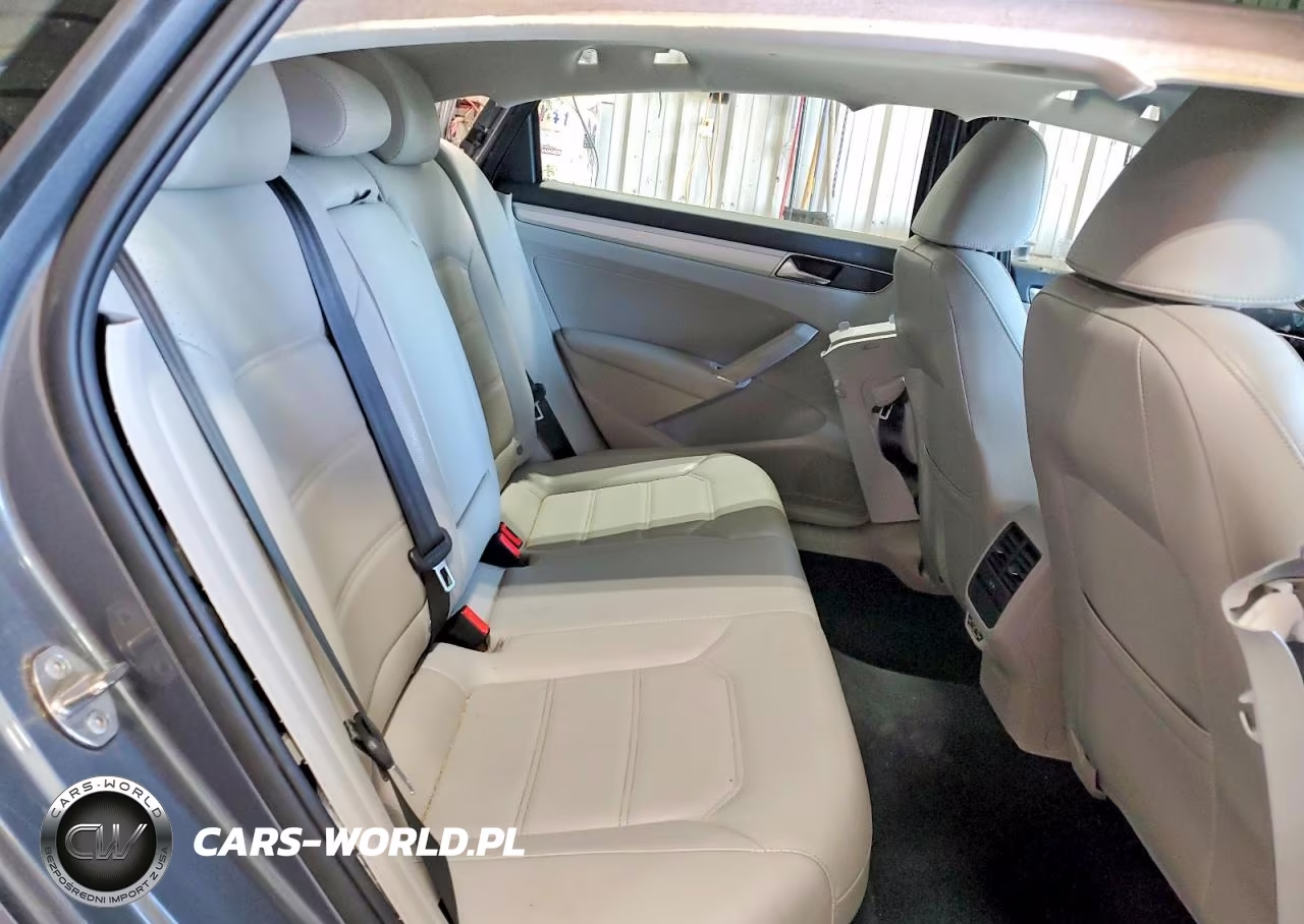 2019 Volkswagen Passat Wolfsburg VIN:1VWLA7A37KC012575 - 10