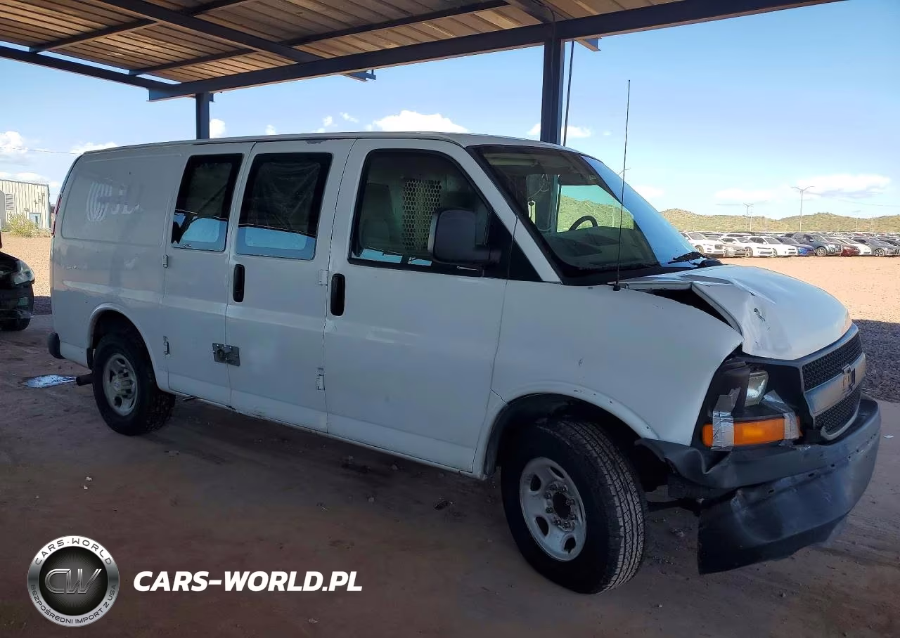 2008 Chevrolet Express VIN:1GCGG25C381141806 - 4