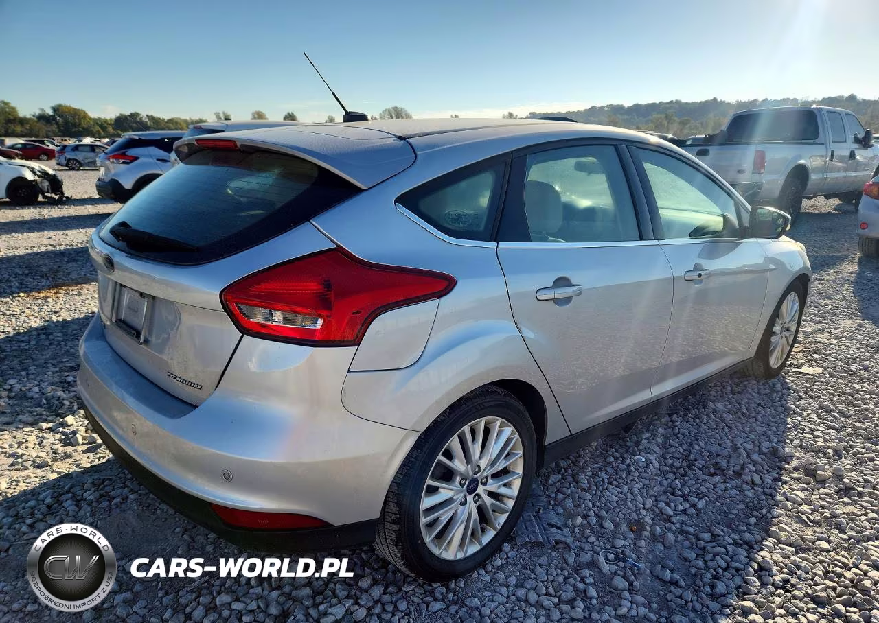 2017 Ford Focus Titanium VIN:1FADP3N28HL287595 - 3