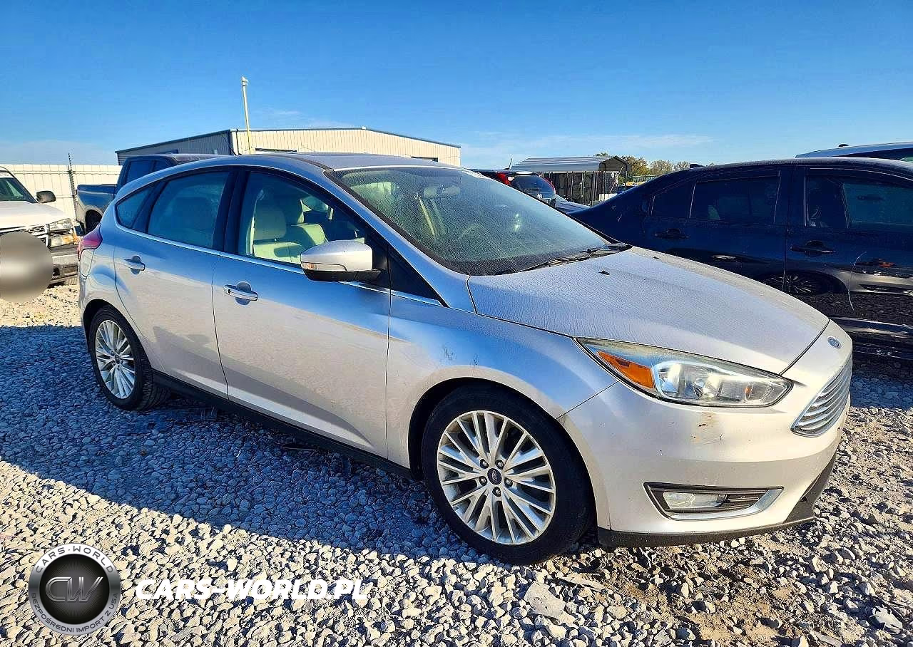 2017 Ford Focus Titanium VIN:1FADP3N28HL287595 - 4
