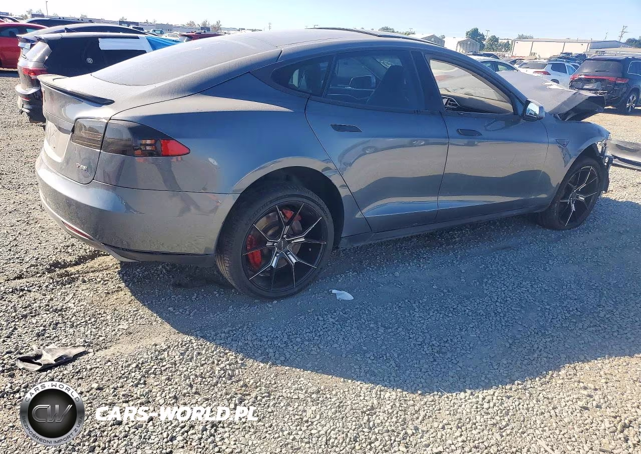 2013 Tesla Model S VIN:5YJSA1CP6DFP06921 - 3