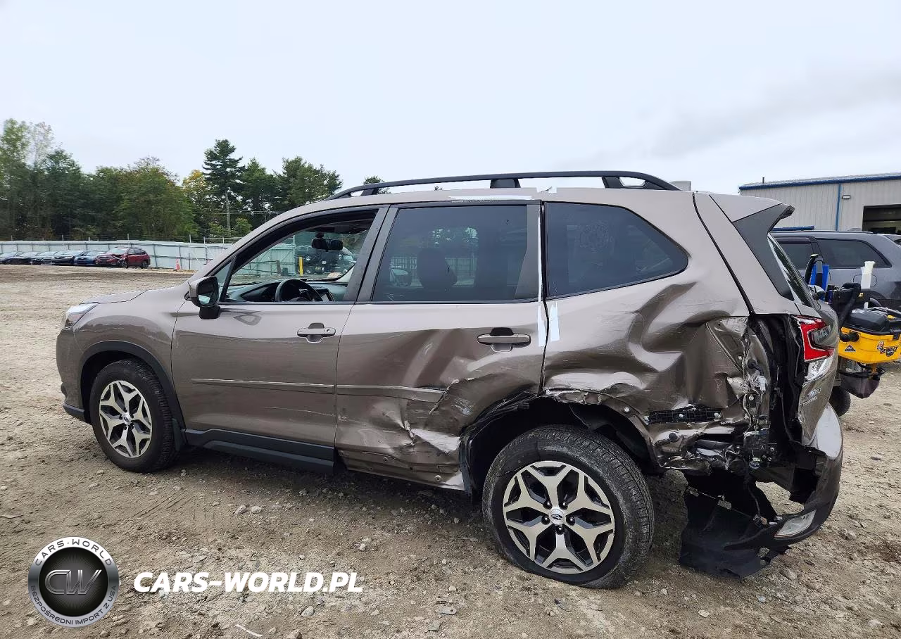 2022 Subaru Forester Premium VIN:JF2SKAEC9NH460599 - 2