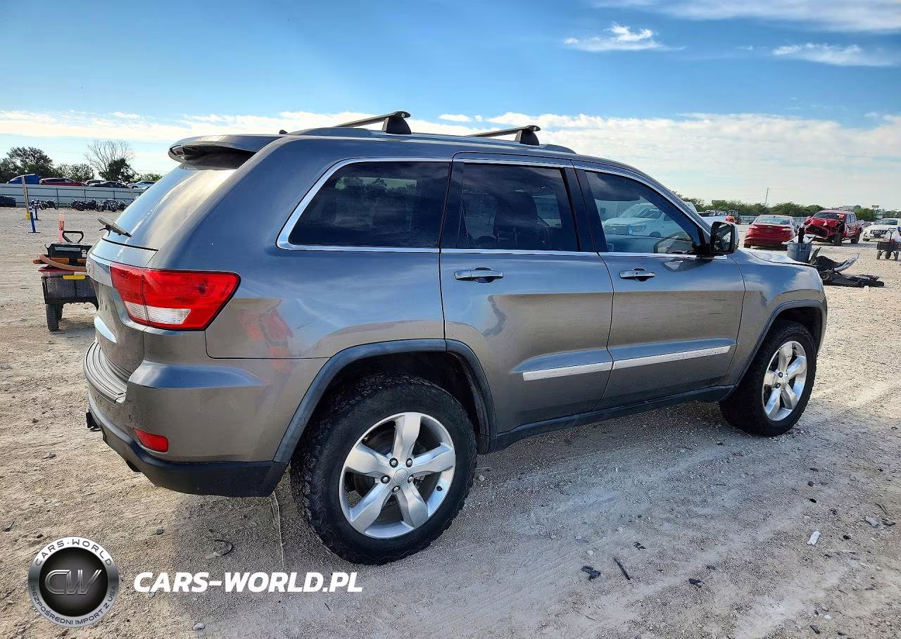2011 Jeep Grand Cherokee Laredo VIN:1J4RR4GT8BC670332 - 3