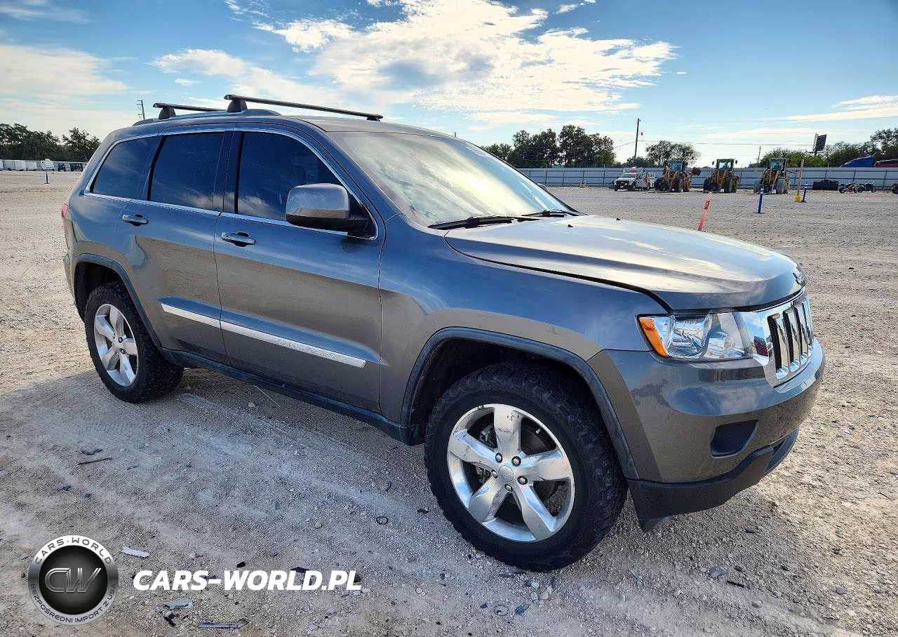 2011 Jeep Grand Cherokee Laredo VIN:1J4RR4GT8BC670332 - 4