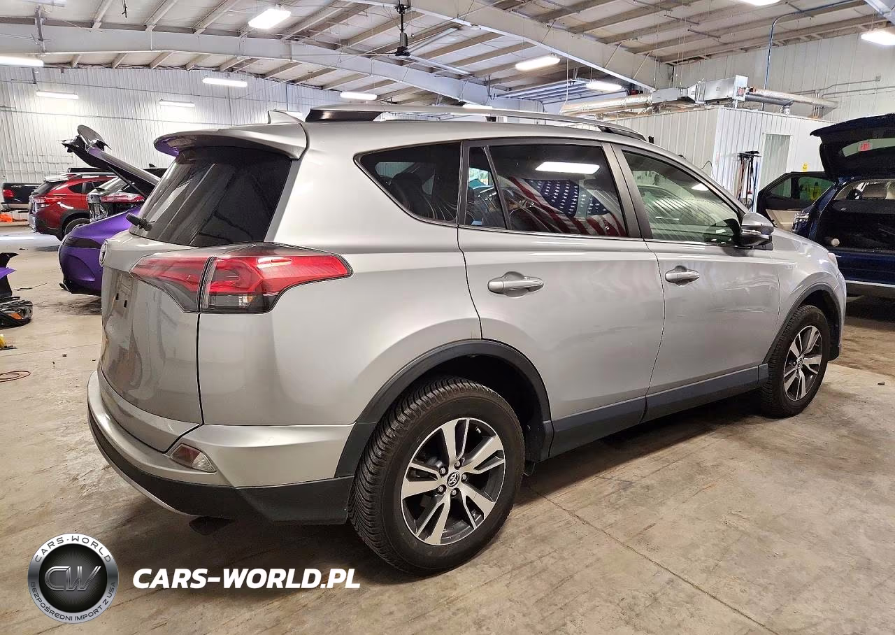 2018 Toyota Rav4 Xle VIN:JTMRFREV5JJ257195 - 3