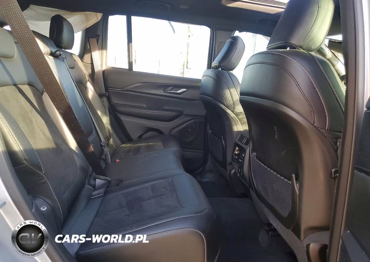2025 Jeep Grand Cherokee Laredo VIN:1C4RJHAG3SC297314 - 10