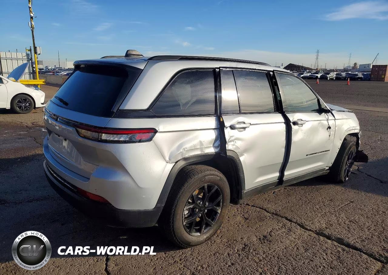 2025 Jeep Grand Cherokee Laredo VIN:1C4RJHAG3SC297314 - 3