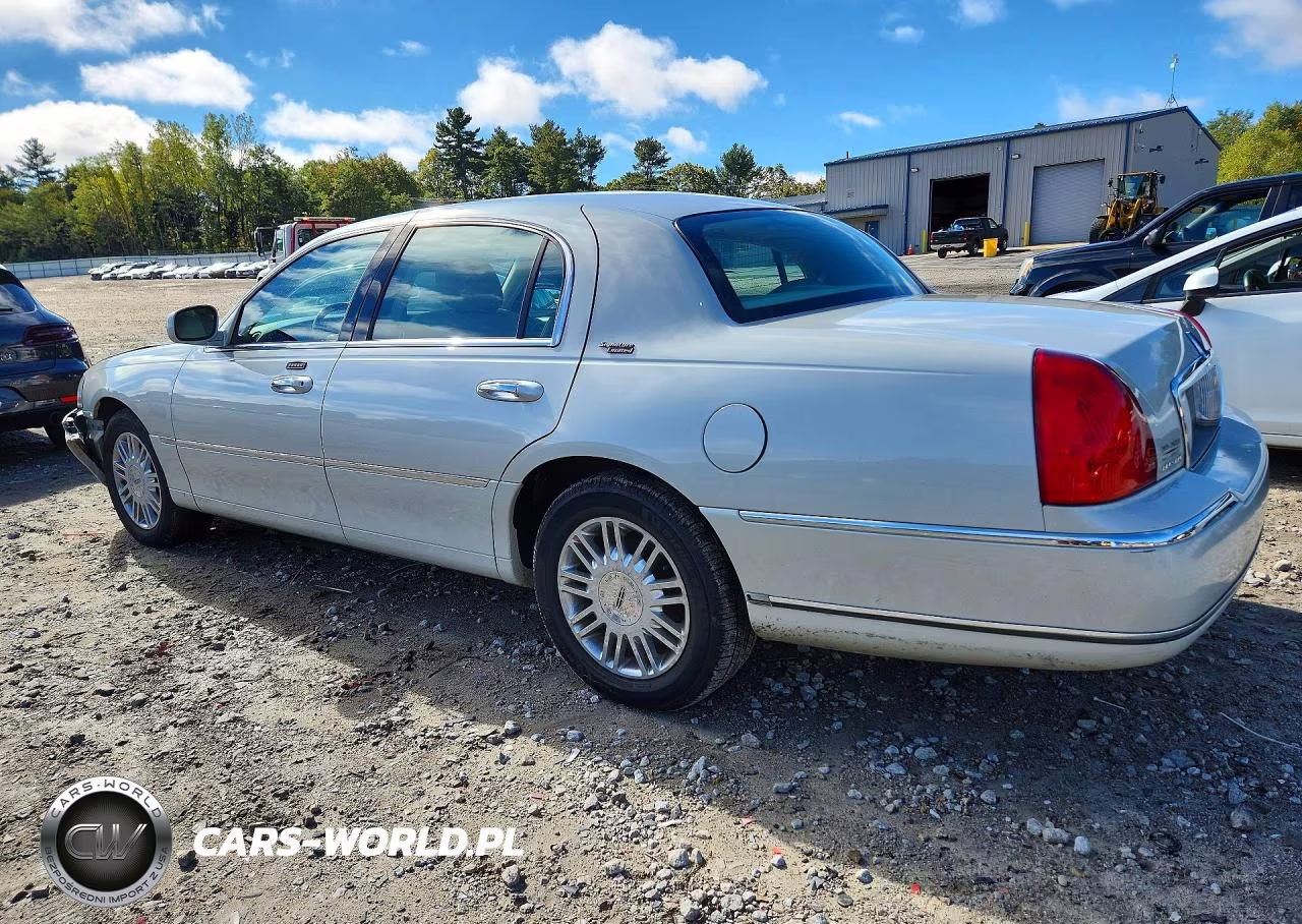 2007 Lincoln Town Car Signature Limited VIN:1LNHM82W47Y611101 - 2